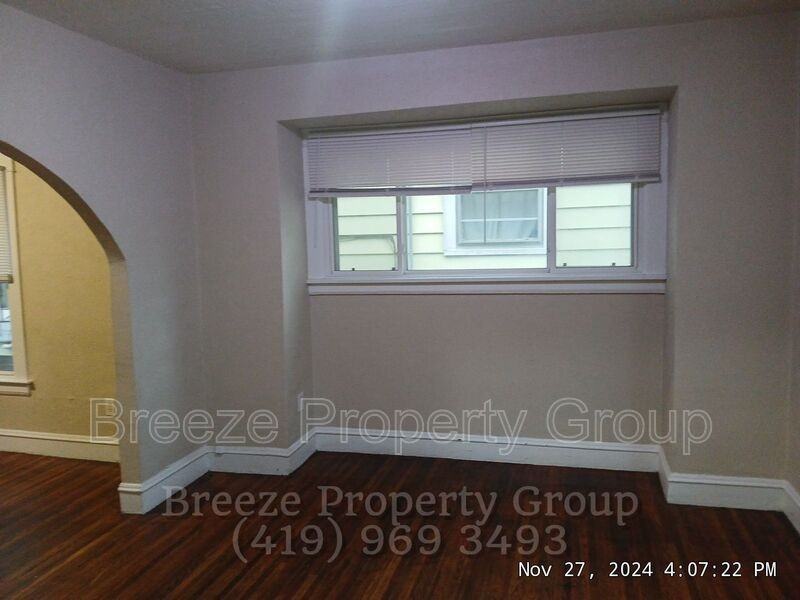 705 Nicholas St - Photo 6 of 12