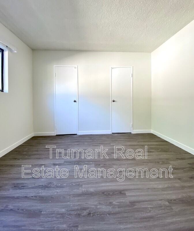 585 E Washington Blvd #28 - Photo 3 of 9