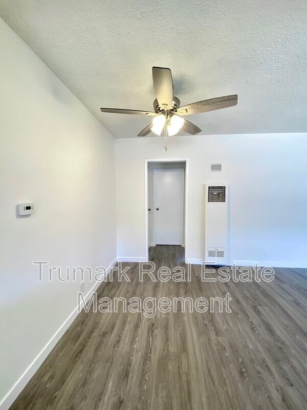 585 E Washington Blvd #28 - Photo 4 of 9