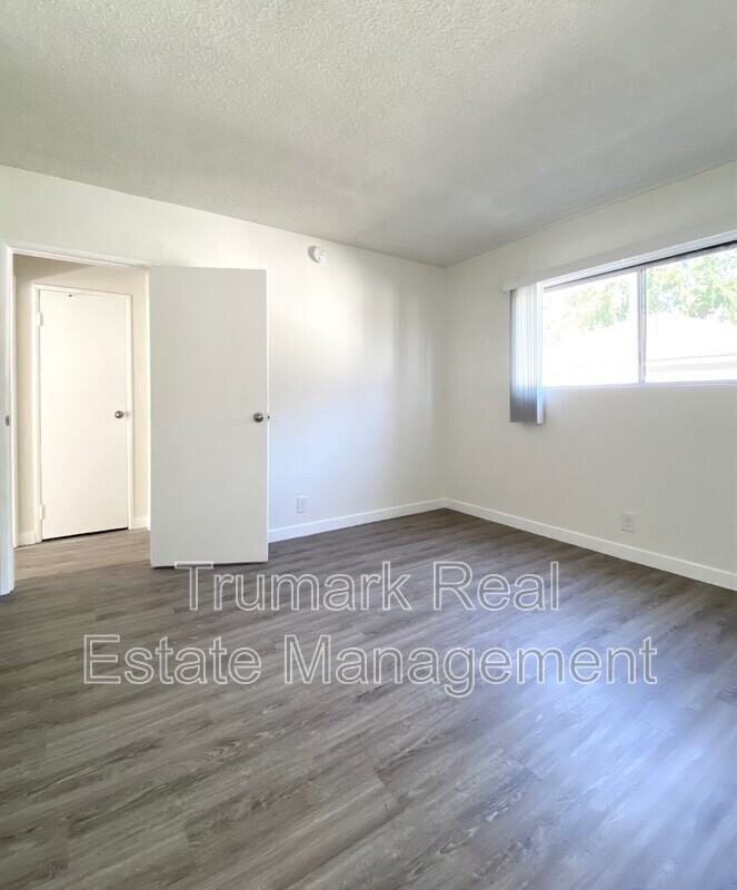 585 E Washington Blvd #28 - Photo 5 of 9
