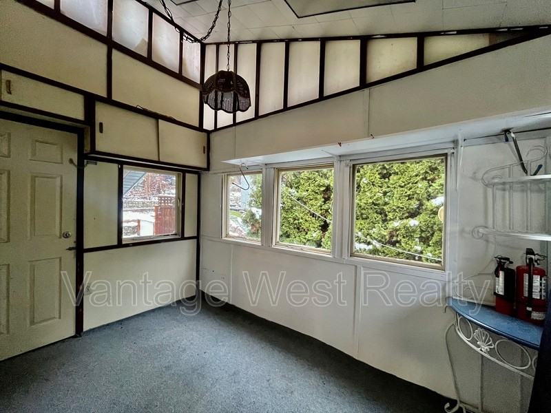 3186 Mcleod Rd - Photo 5 of 31