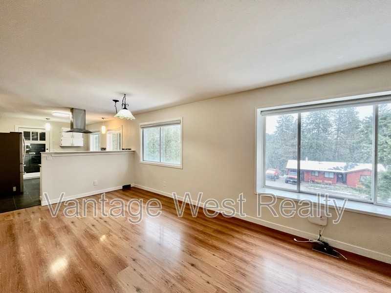 3186 Mcleod Rd - Photo 6 of 31