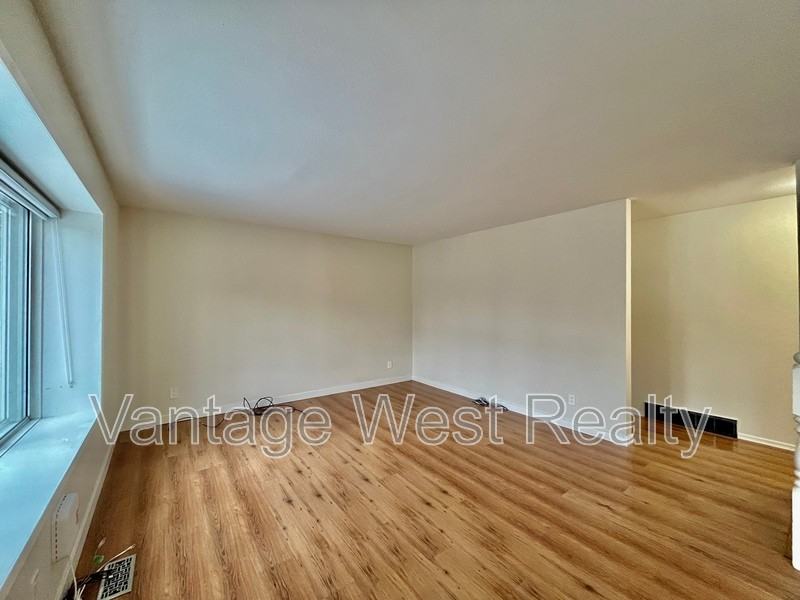 3186 Mcleod Rd - Photo 7 of 31