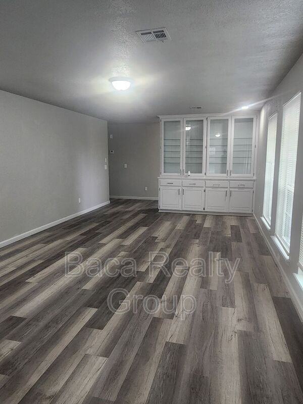 8400 Wakefield St - Photo 2 of 16