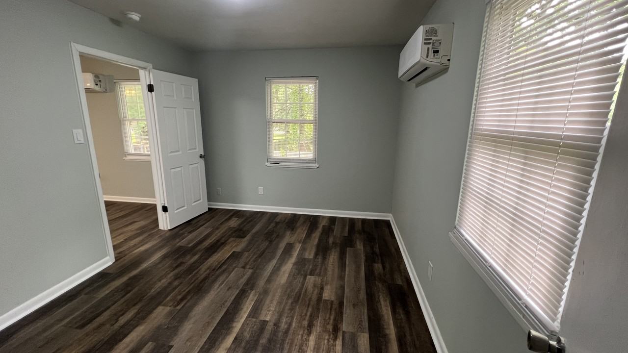 631 Quincy St - Photo 2 of 10