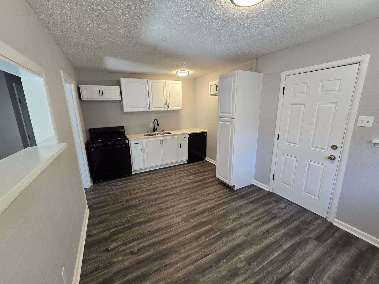 7518 Twin Oaks Rd - Photo 2 of 13