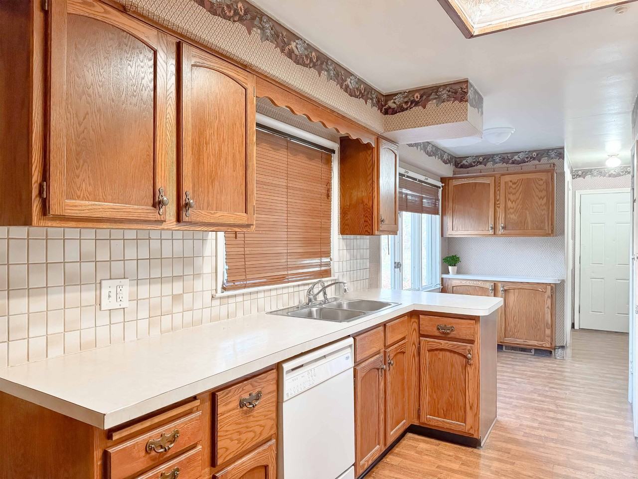 4573 Nakoma Dr - Photo 3 of 22