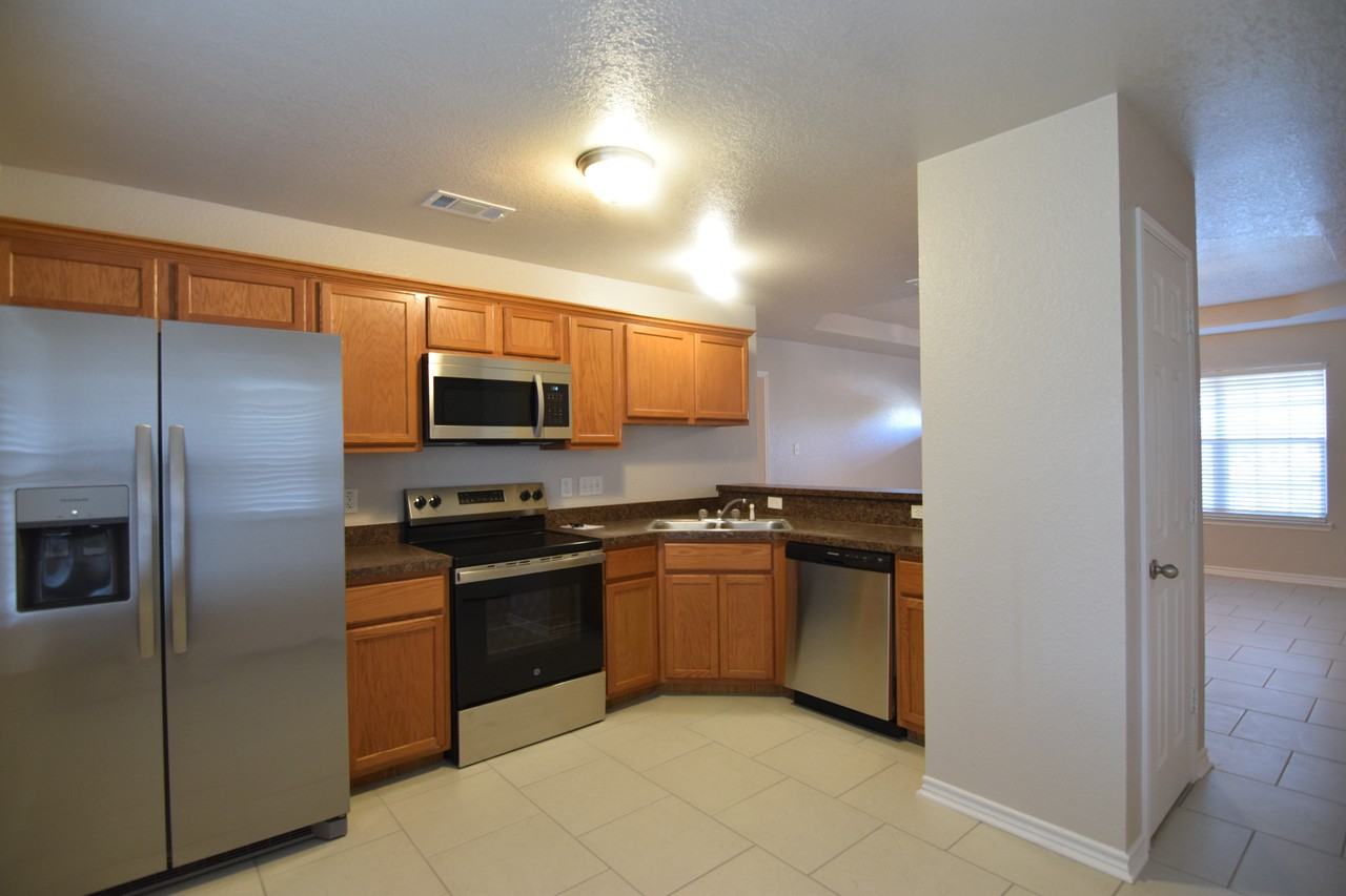 408 West Avenue I - Photo 3 of 19