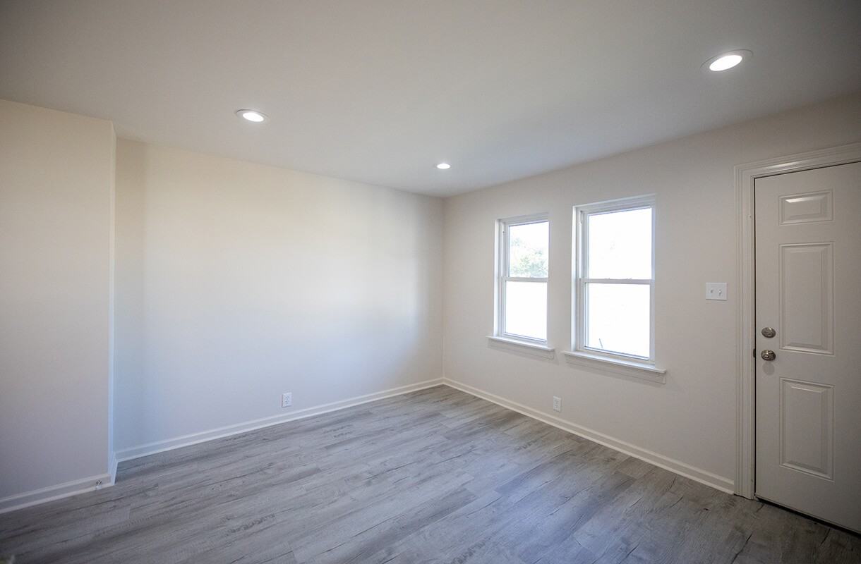 902 Pryce St - Photo 3 of 5