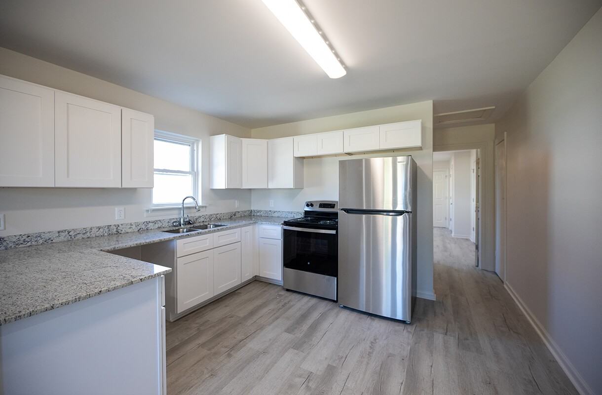 902 Pryce St - Photo 2 of 5