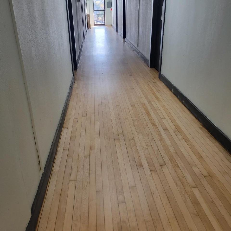 544 Broadway St S - Photo 2 of 50