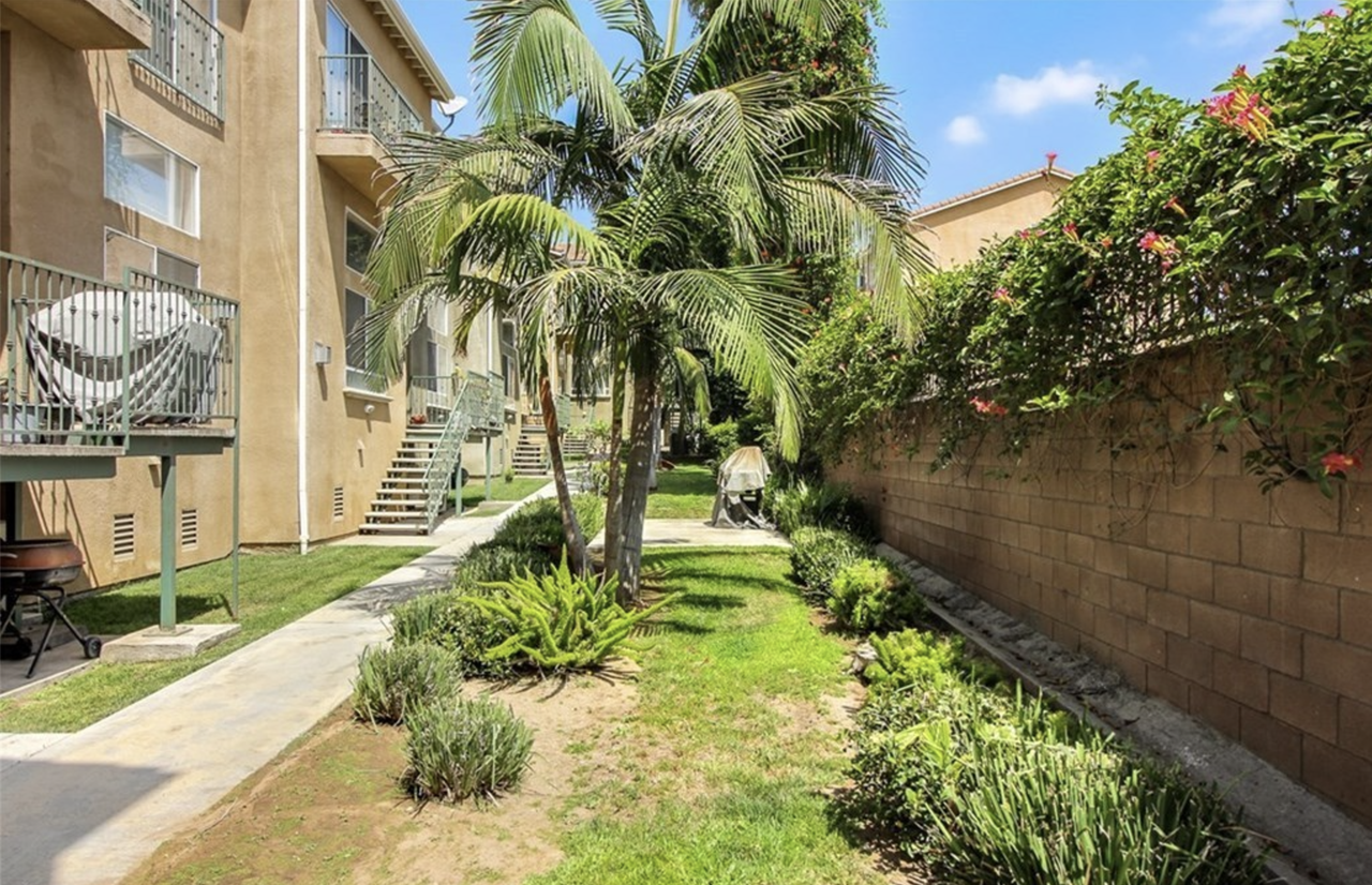 12368 Osborne St #9 - Photo 5 of 10