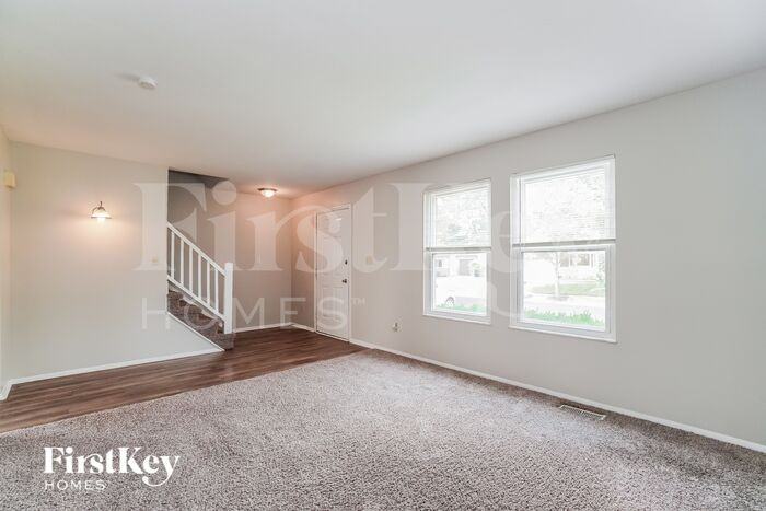 526 Supreme Ct - Photo 2 of 16
