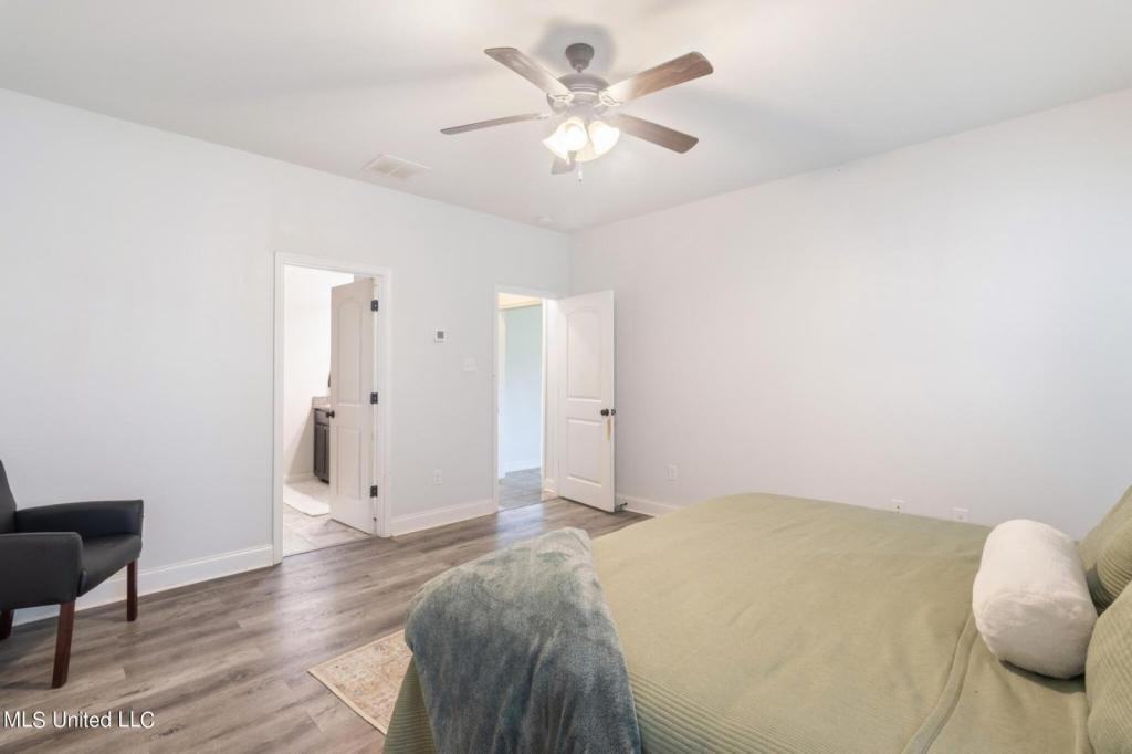 16866 Desmare St - Photo 2 of 17