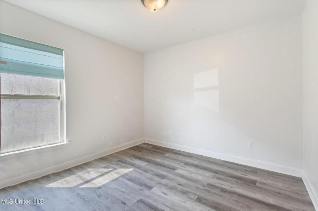 16866 Desmare St - Photo 3 of 17