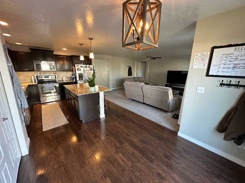 700 Sw Portal St - Photo 4 of 34