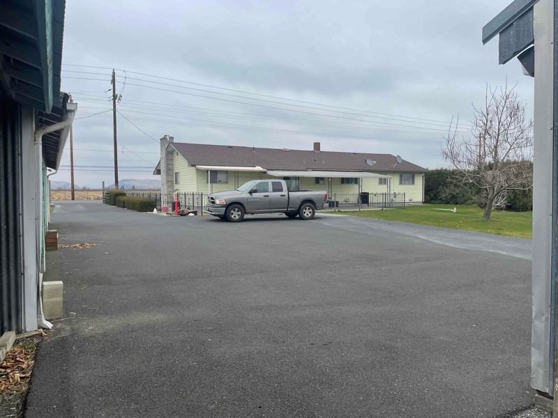 2720 W Wapato Rd - Photo 2 of 14