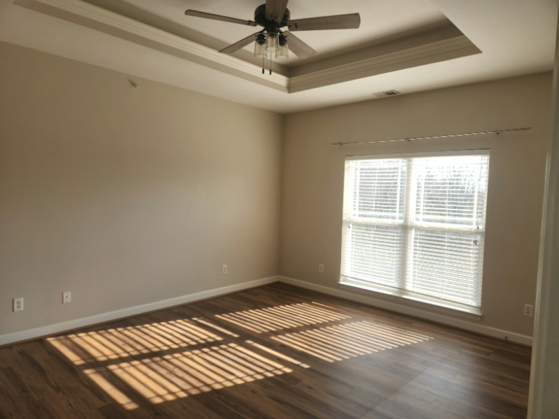 885 Forest Ave #302 - Photo 3 of 6