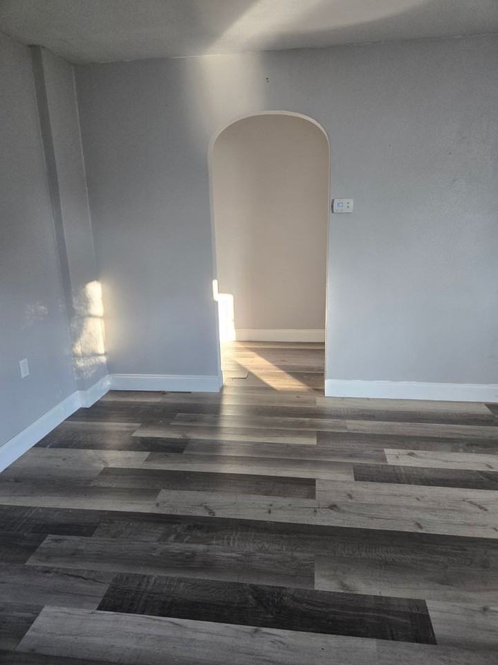 4352 6th St - Photo 5 of 9