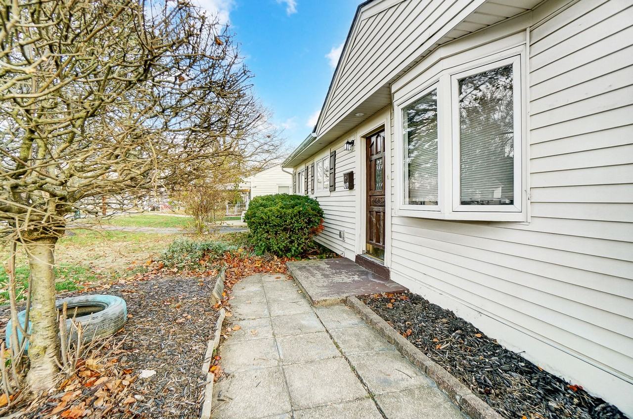 3079 Lapland Drive - Photo 4 of 50