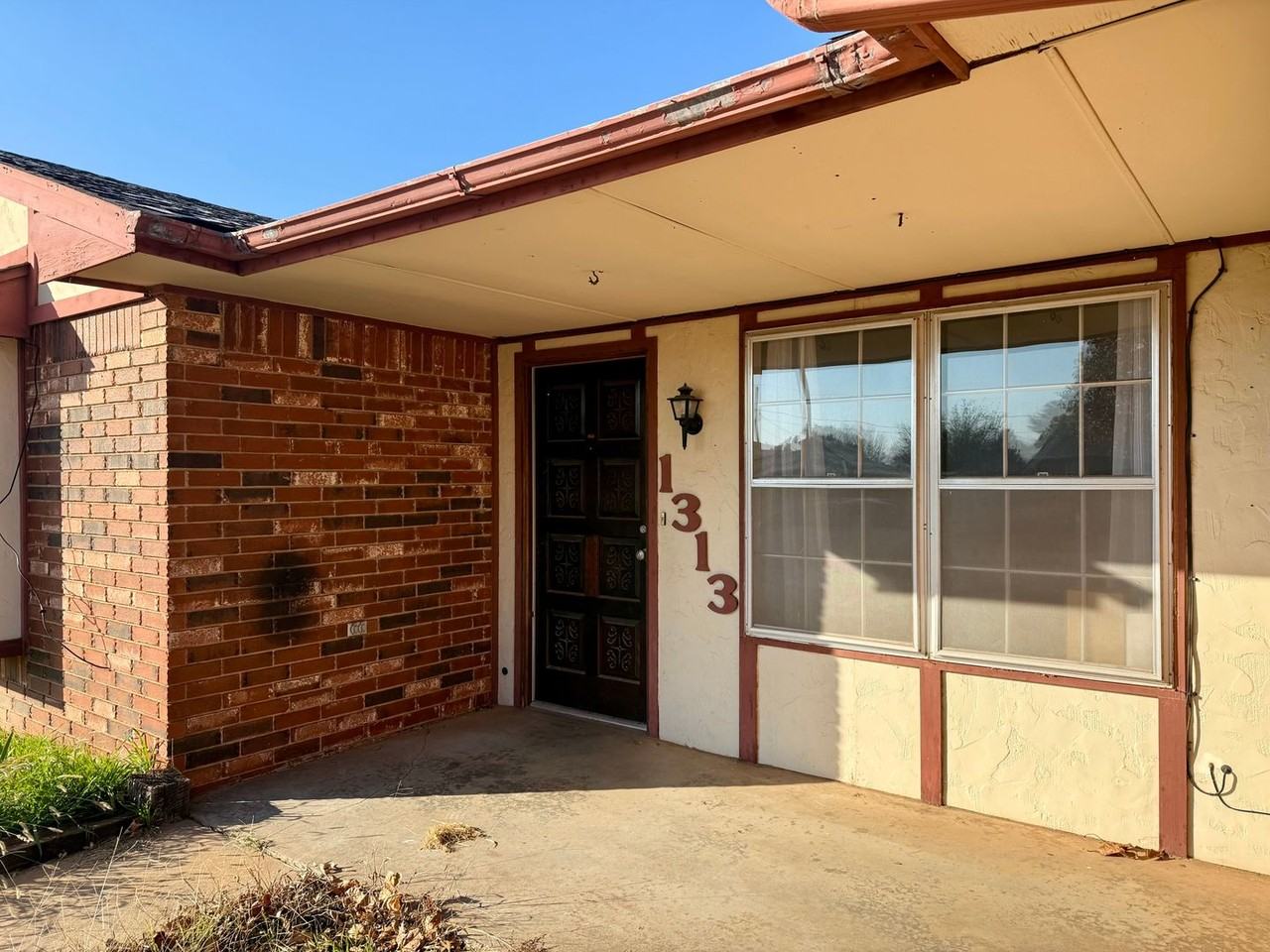 1313 Kent St - Photo 2 of 15