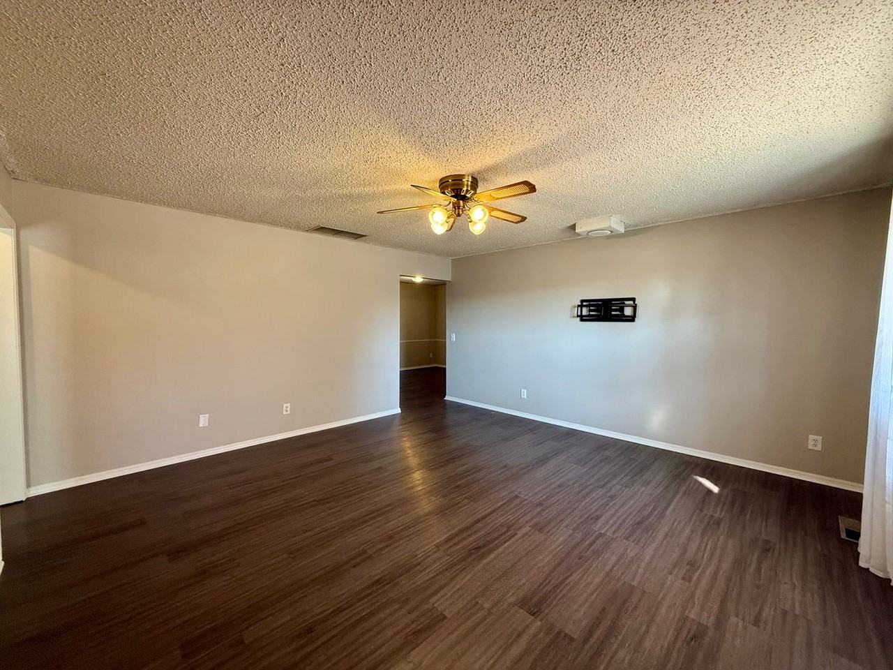 1313 Kent St - Photo 3 of 15