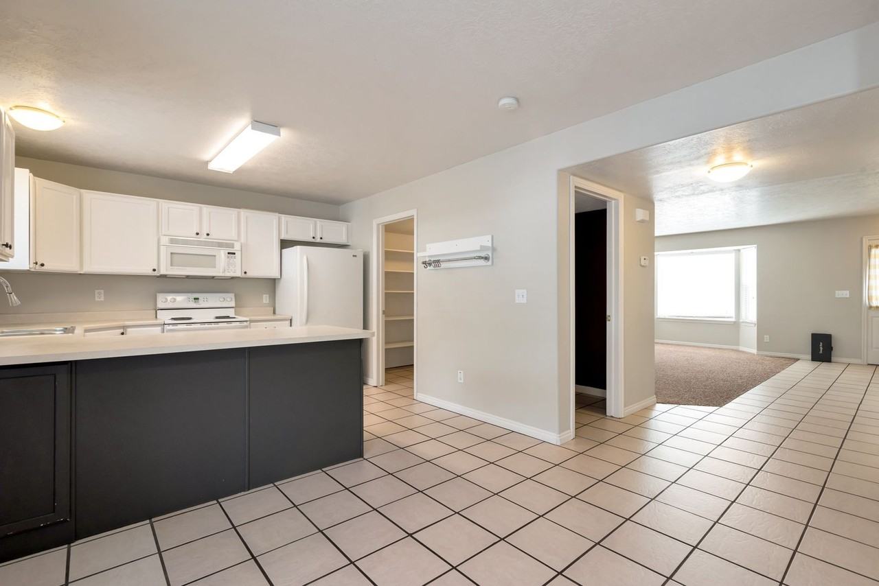 1338 S 1440 E - Photo 6 of 20