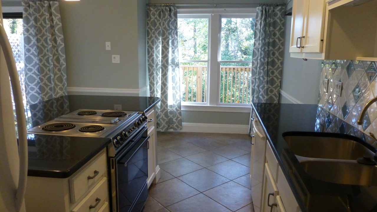 918 Chippendale Ln - Photo 2 of 14