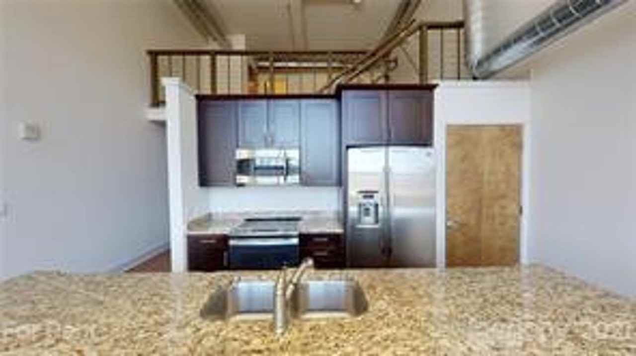 715 N Graham St #305 - Photo 4 of 8