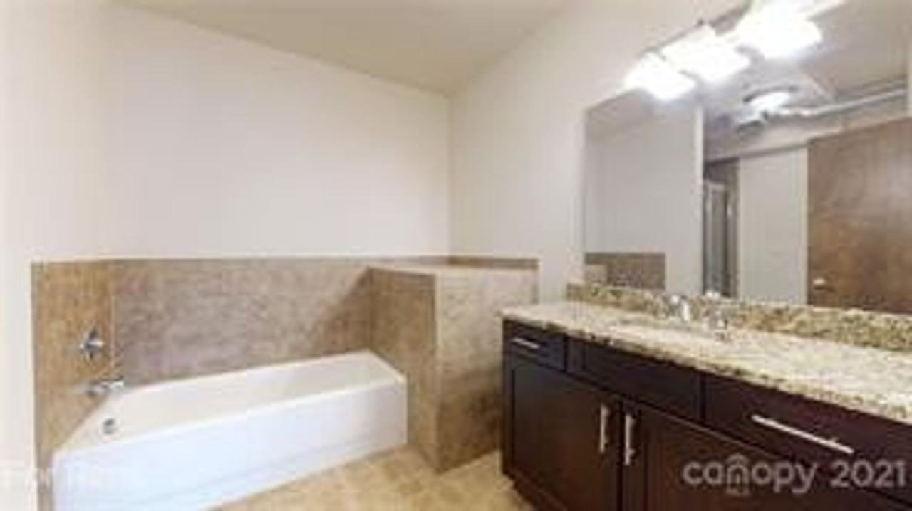 715 N Graham St #305 - Photo 6 of 8