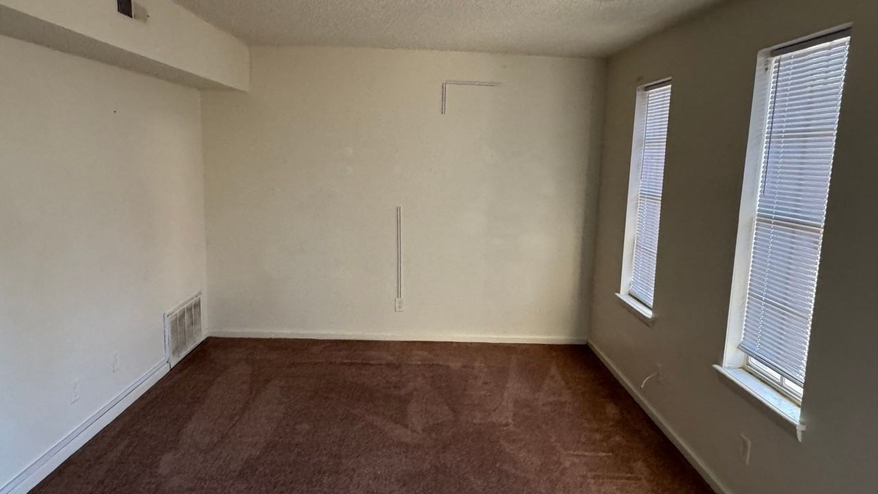 414 Roxana Rd - Photo 2 of 8
