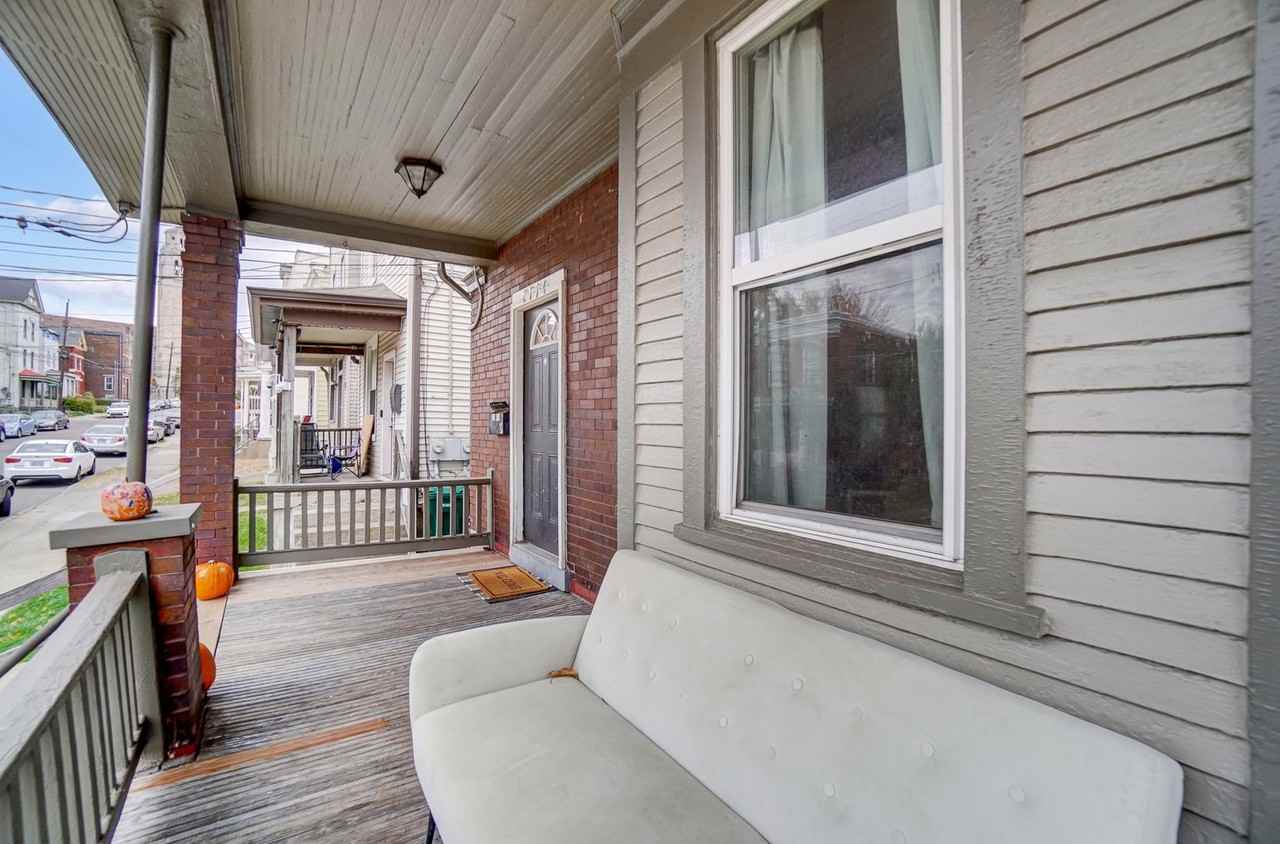 2354 Flora St - Photo 4 of 39