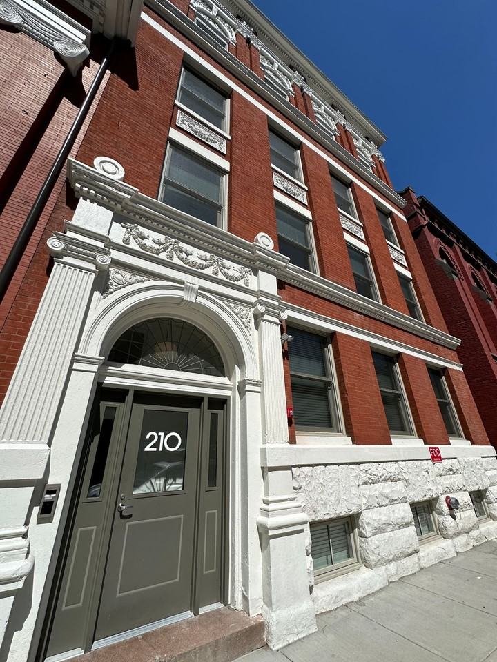 210-218 W 12th - Photo 2 of 4