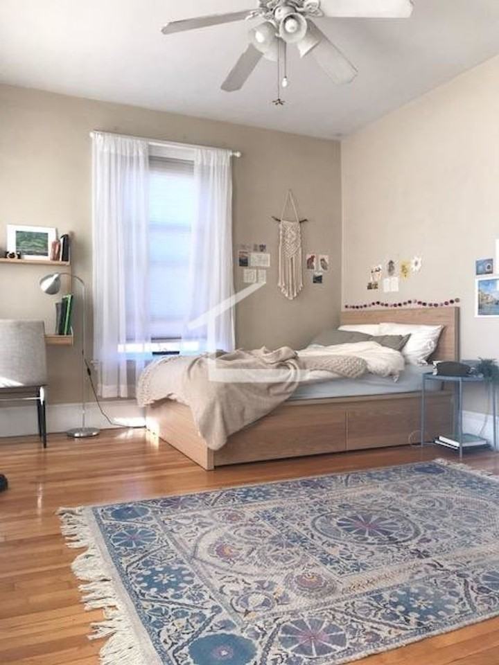 1091 Boylston St - Photo 5 of 13