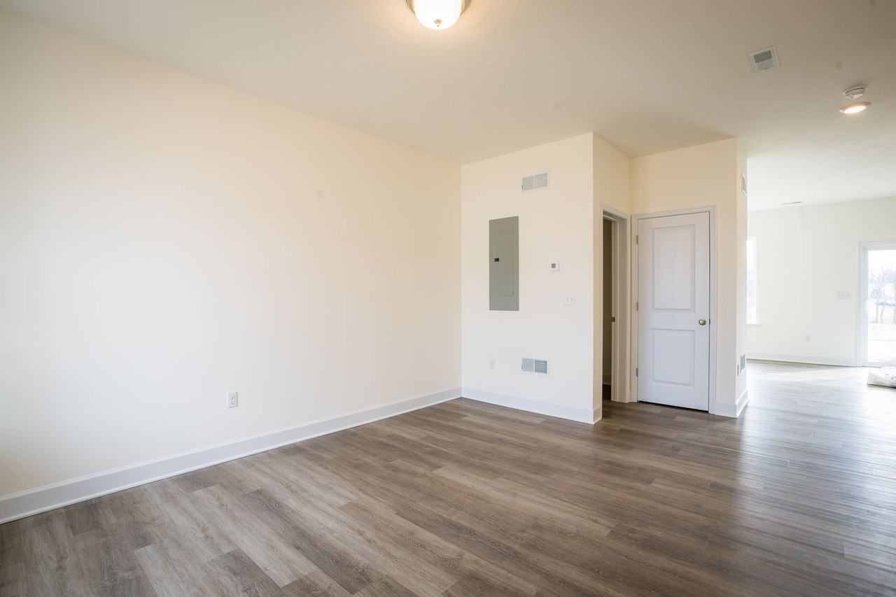 3743 Castle Dr - Photo 2 of 18