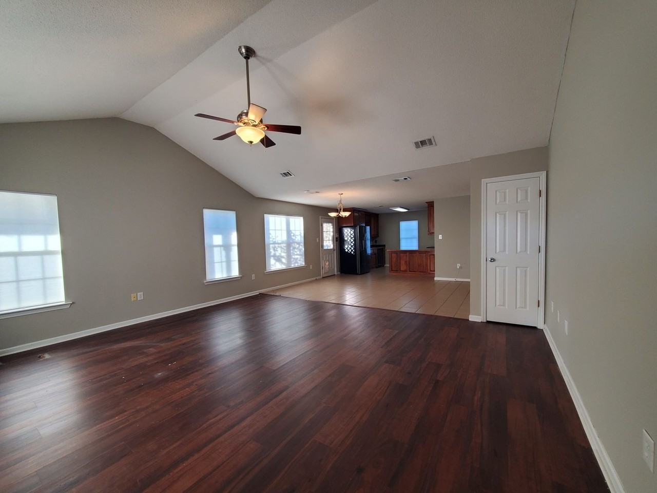 4350 Sandy Springs Dr - Photo 2 of 11