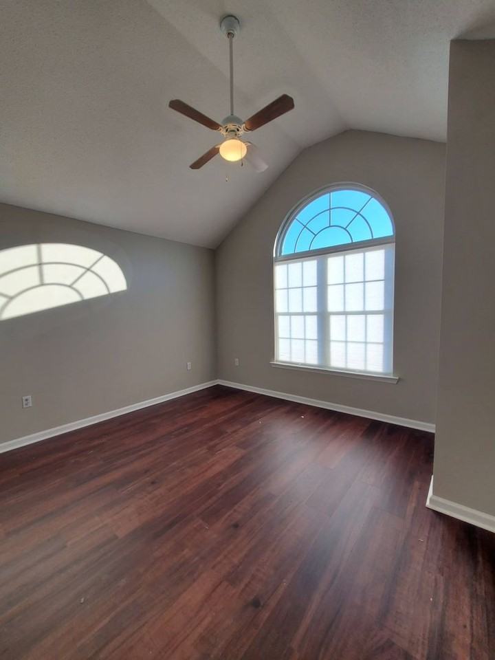 4350 Sandy Springs Dr - Photo 3 of 11
