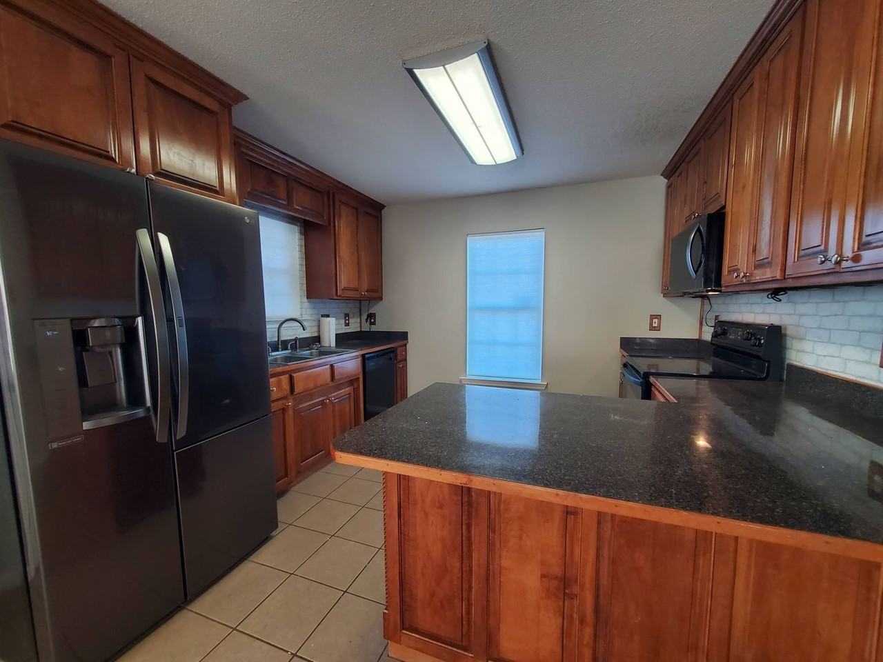 4350 Sandy Springs Dr - Photo 4 of 11