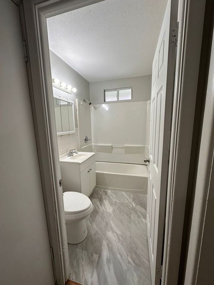 6904 Longview Rd - Photo 6 of 10