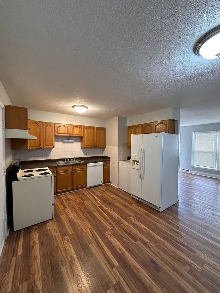 6904 Longview Rd - Photo 2 of 10