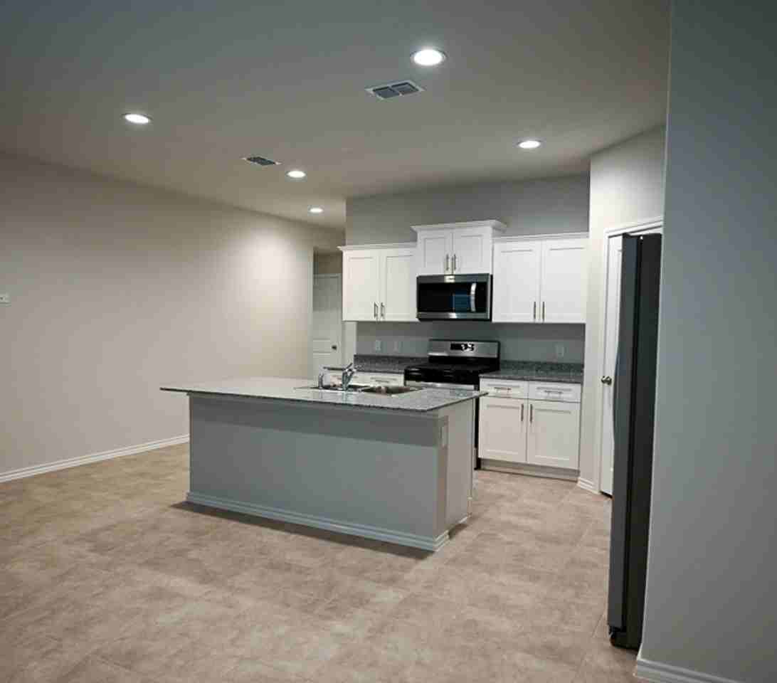 524 Derby Ln - Photo 5 of 20