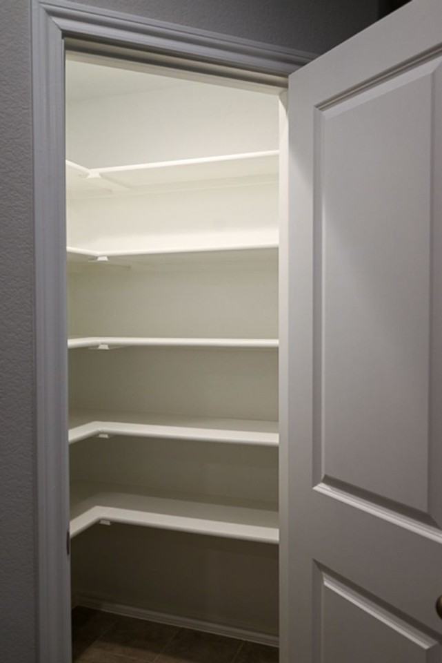 524 Derby Ln - Photo 6 of 20