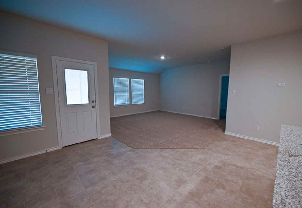 524 Derby Ln - Photo 7 of 20