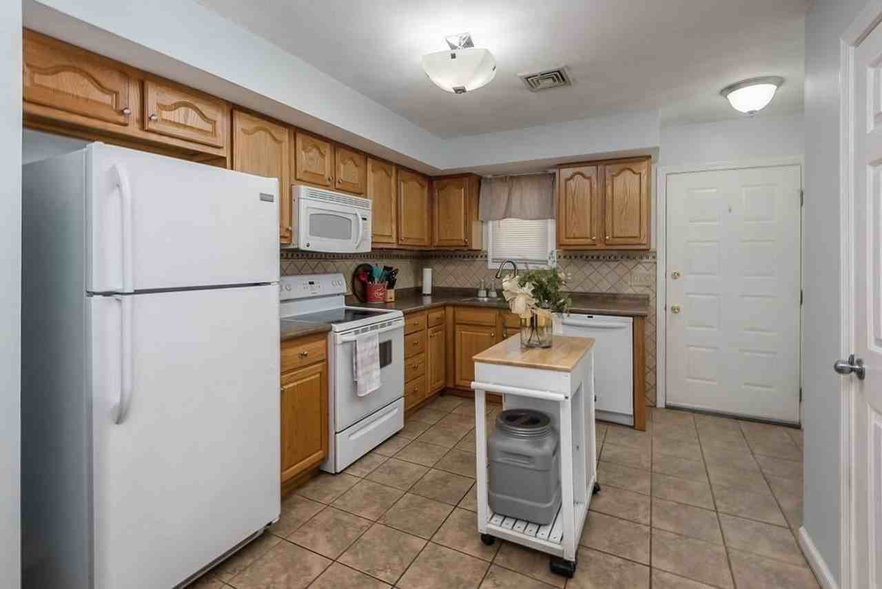 33 Dale Ave #C - Photo 2 of 19