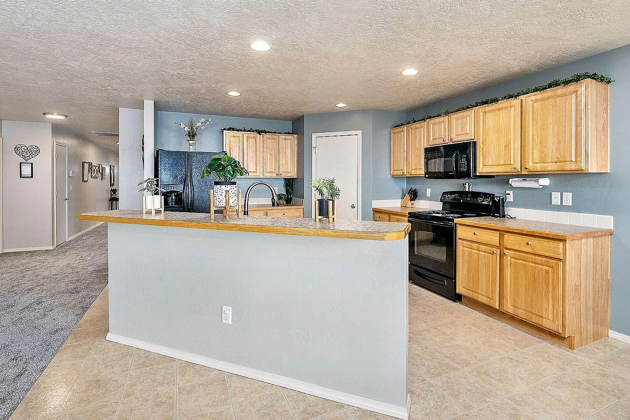 1032 E Mystery Dr #NA - Photo 2 of 15