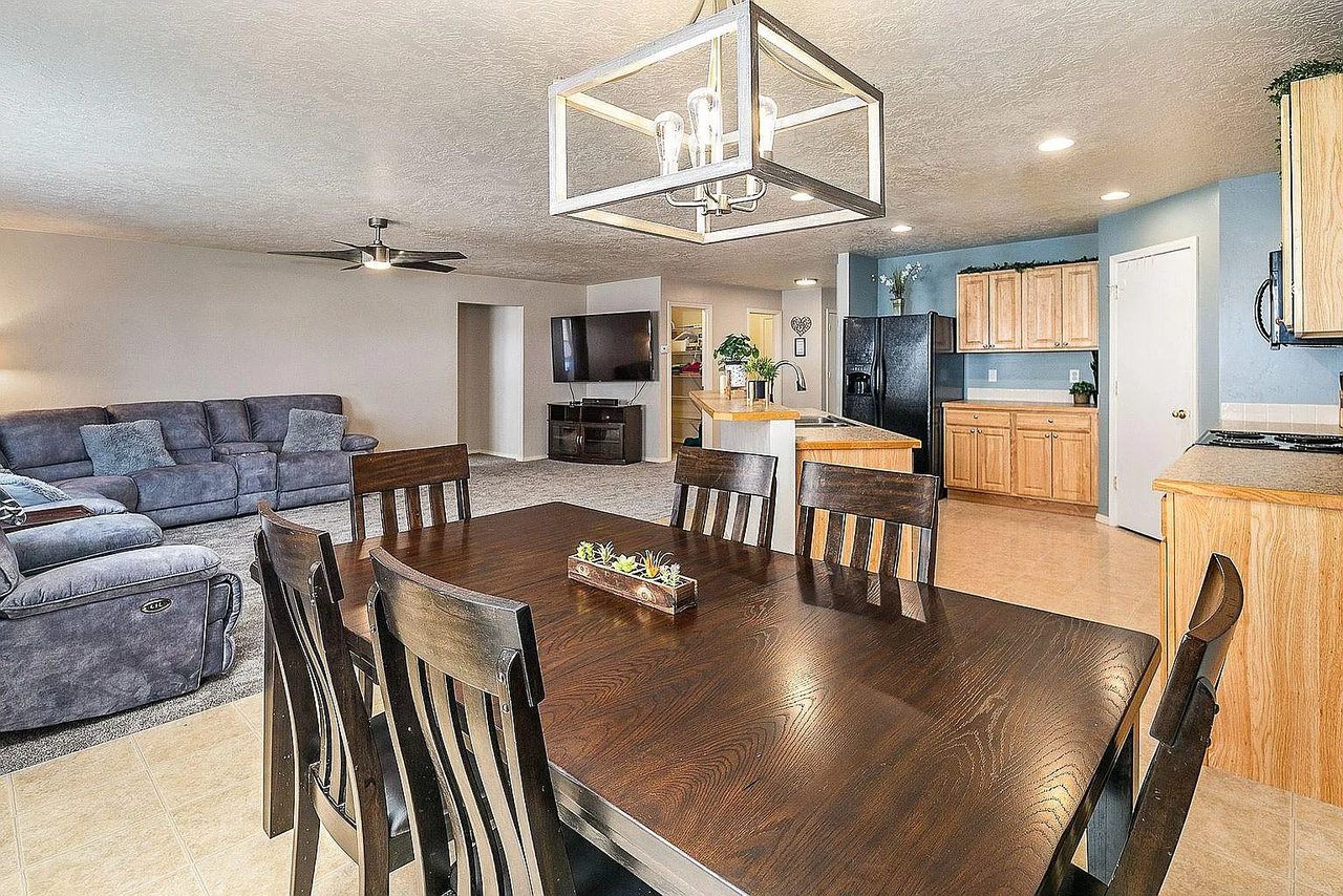 1032 E Mystery Dr #NA - Photo 3 of 15