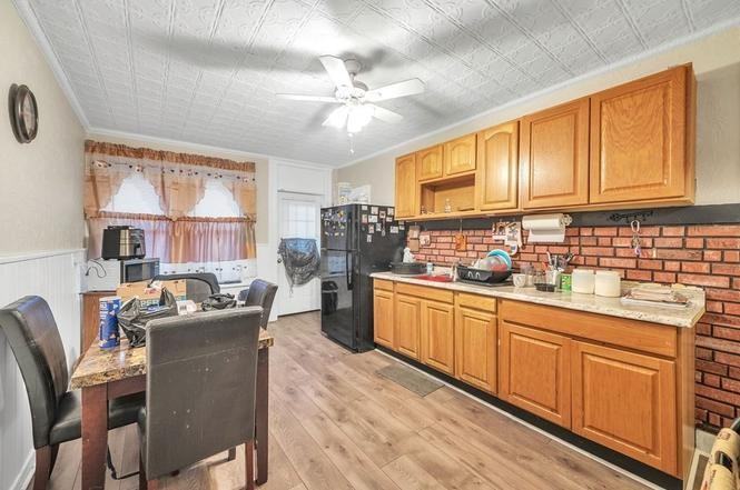 649 S Summer St #3R - Photo 2 of 10