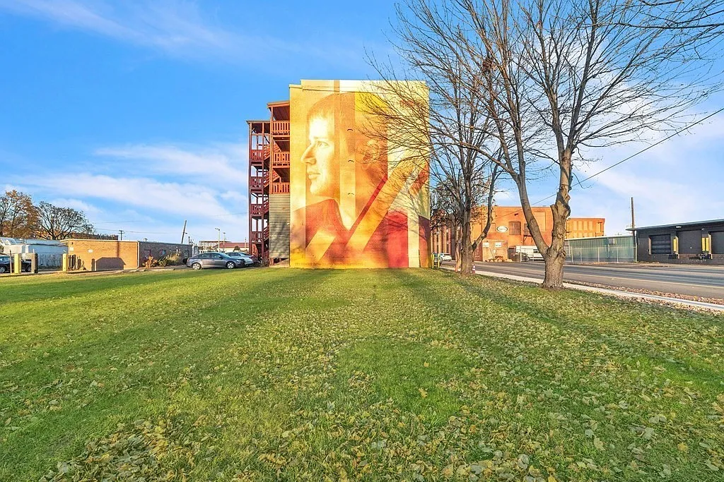 649 S Summer St #3R - Photo 5 of 10