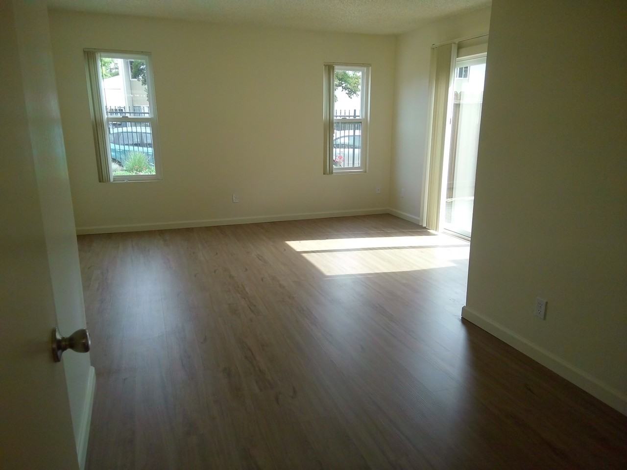 2323 Mcbride Ln - Photo 2 of 11