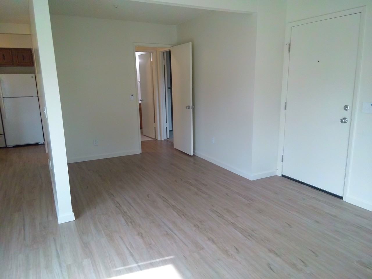 2323 Mcbride Ln - Photo 3 of 11